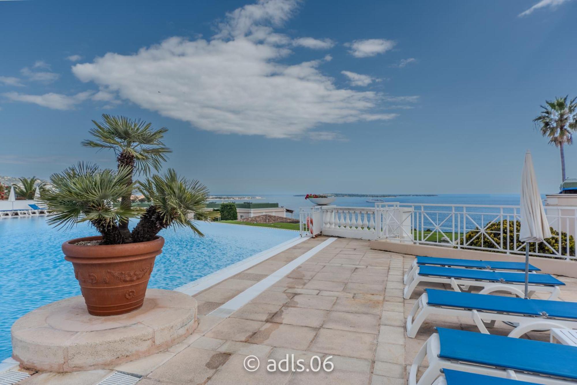 Un Studio De Charme Vue Mer & Piscine D'Exception Κάννες Εξωτερικό φωτογραφία